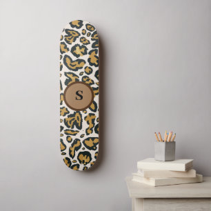 Initialmonogramm des braunen Leopardenmusters Skateboard