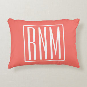 Initialmonogramm   Weiß auf Korallen Dekokissen