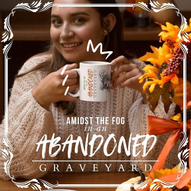 Inmitten des Nebels auf einem verlassenen Friedhof Kaffeetasse (Amidst the Fog in an Abandoned Graveyard cover from The Beekeeper Store)