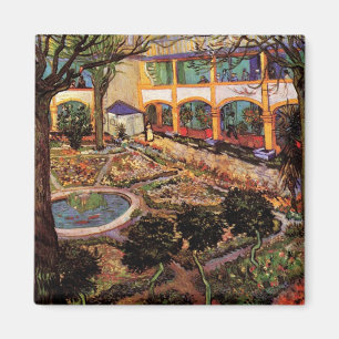 Innenhof des Hospitals in Arles von Vincent van Go Magnet
