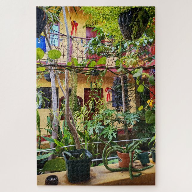 Innenhof mit hängenden Pflanzen Puzzle (Vertikal)