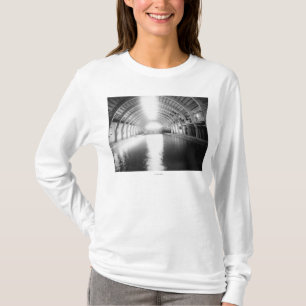 Innenraum des größten Kopfsprungs-Bades T-Shirt