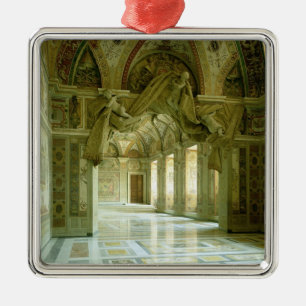 Innenraum mit Ansicht der gemeißelten Engel Silbernes Ornament