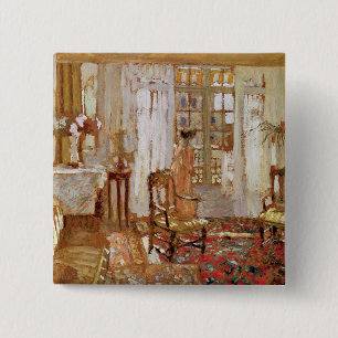 Innenraum mit einer Frau im Gelb in der Front Button