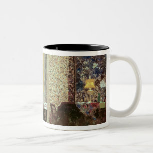 Innenraum oder, der Salon mit drei Lampen, 1899 Zweifarbige Tasse