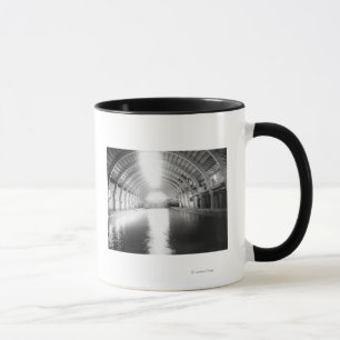 Innere des größten Plunge-Badezimmers Tasse