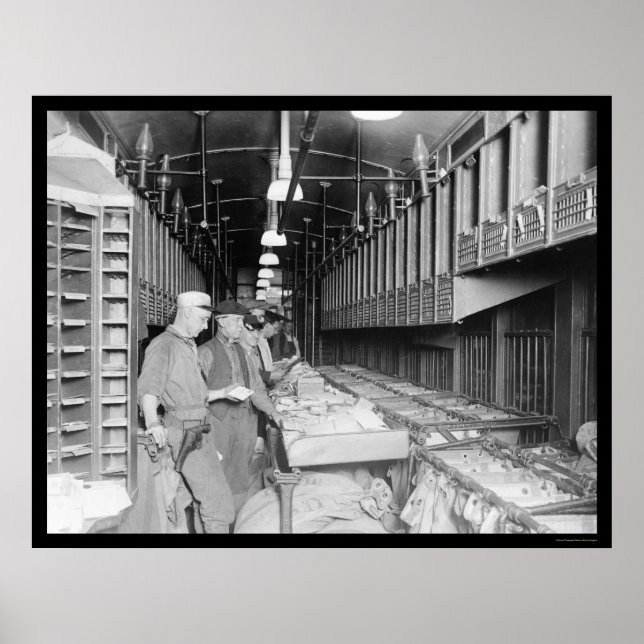 Inneres eines Postzuges 1910 Poster (Vorne)