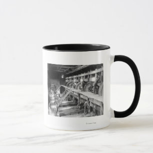 Innerhalb der Ballastterra-GoldBriefmarken-Mühle Tasse