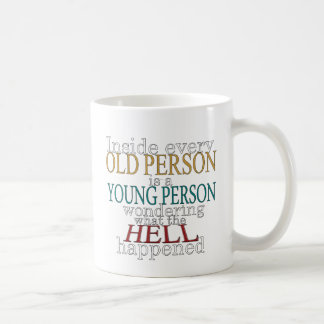 Innerhalb jeder alten Person Tasse