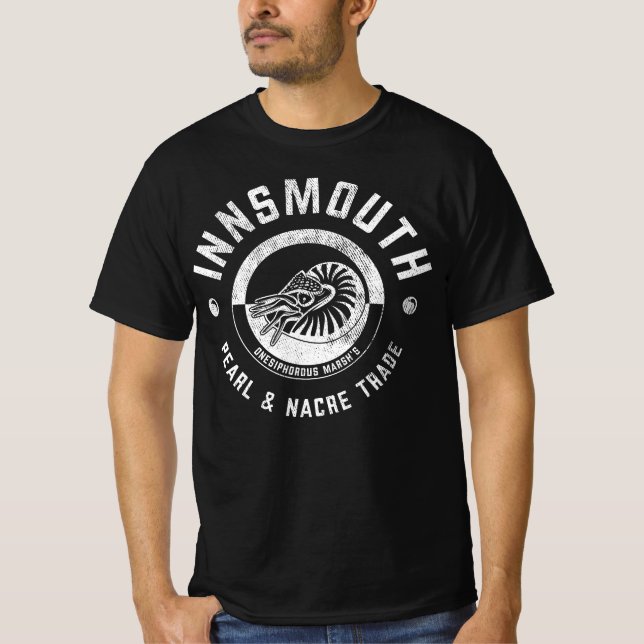 Innsmouth Marsh's Pearl Trade Lovecraft T-Shirt (Vorderseite)