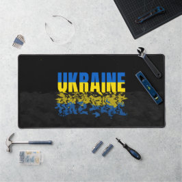 Inschrift Ukraine in blau-gelb Farbe. Ukraine Schreibtischunterlage