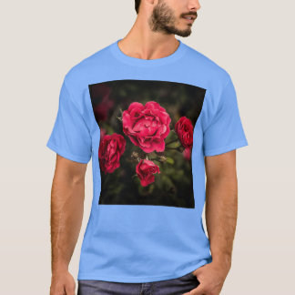 Insekt auf einer Rose T-Shirt