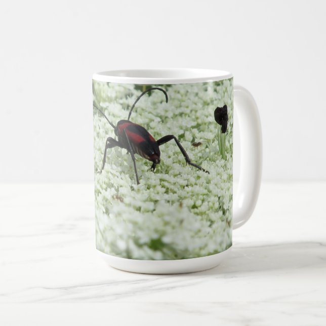 Insekt auf Elderflower Kaffeetasse (VorderseiteRechts)
