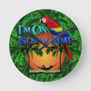 Insel-Zeit in der Hängematte Runde Wanduhr