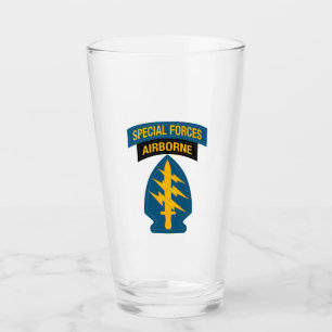Insignien der Spezialkräfte Im Flugzeug Glas