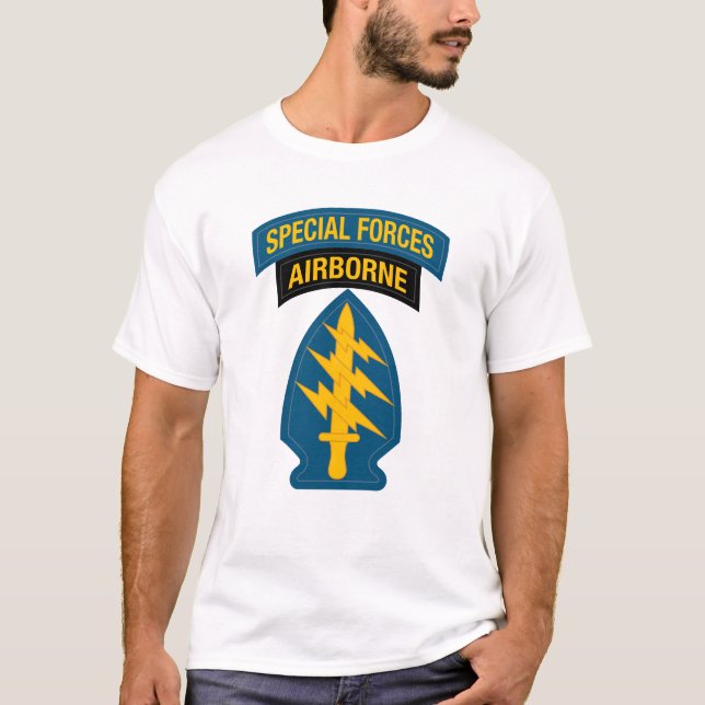 Insignien der Spezialkräfte Im Flugzeug T-Shirt (Vorderseite)