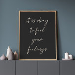 Inspiration für Positivitätssatz in Schwarz Poster<br><div class="desc">Es ist in Ordnung,  Ihre Gefühle zu fühlen - inspirierendes Positivitätsangebot in Black Poster</div>