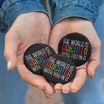 Inspiration Mental Health Förderung Button<br><div class="desc">Die Welt ist heller mit dir darin. Seien Sie eine positive Kraft auf diesem Planeten mit diesem glücklichen motivierend Zitat für einen Freund mit Depression. Schöne LGBTQ Gay Pride-Inklusivschaltfläche. Teilen Sie dieses motivierend Zitat, das Spirituosen mit seinen Bekenntnissen ermutigt und hebt. Ideal für einen Psychologen mit depressiven psychischen Patienten oder...</div>