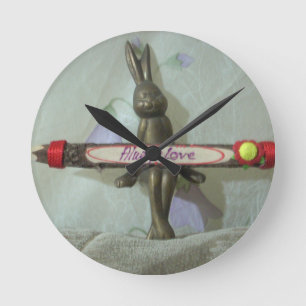 Inspiration Rabbit: Immer Liebe Zeichenkunst druck Runde Wanduhr