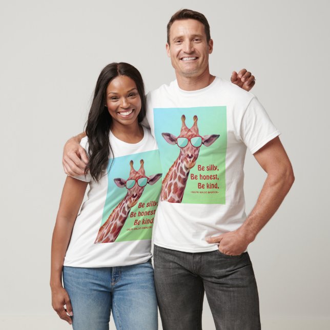 Inspiration Zitat Emerson Be Albern Spaß Giraffe T-Shirt (Unisex)