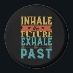 Inspiration Zitat zur Zukunft der Ausstellung Verg Magnet<br><div class="desc">Inspirationsmotivation zitieren, um Sie inspiriert behalten und andere um Sie herum zu motivieren. Schönes Sprichwort über den lass gehen von den früheren Misserfolgen und schlechten Erfahrungen, um die Zukunft und alle Möglichkeiten zu umarmen. Atmen. Atme die Zukunft ein. Ausatmen Sie die Vergangenheit. Die Hintergrundfarbe kann auf die gewünschte Farbe angepasst...</div>