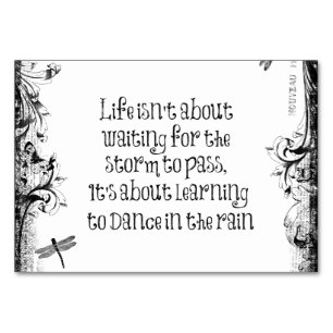 Inspiration zum Tanzen bei Regen Zitat Tischnummer