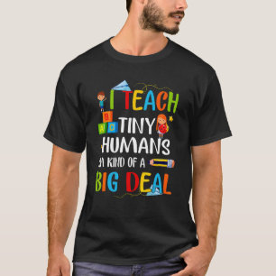 Inspirationslehrer unterrichten winzige Menschen i T-Shirt