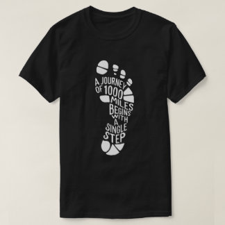 Inspirationsquelle "Reise in 1000 Meilen" Footprin T-Shirt