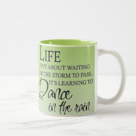 Inspirierend TANZ im REGEN Zweifarbige Tasse