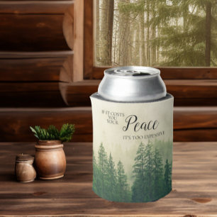 Inspirierende neblige Berge Wald Frieden Dosenkühler