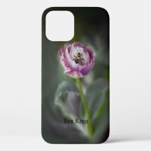 Inspirierende rosa Blume und Hummel