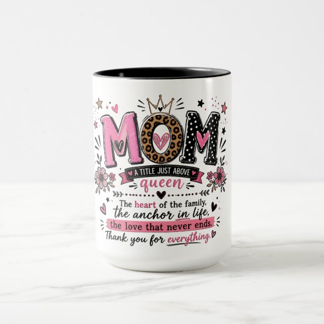Inspirierender Mutter-Titel über Königin Tasse (Zentrum)