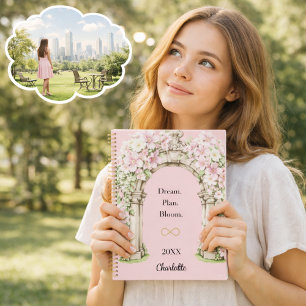 Inspirierendes Zitat mit rosa Blumenbogen Notizbuch