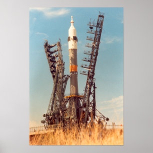 Installation von Sojus-Raumfahrzeugen in Baikonur Poster