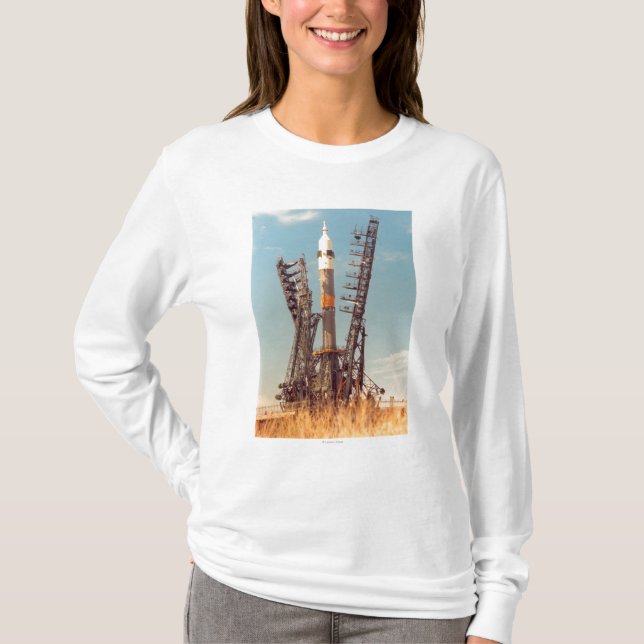 Installation von Soyuz Raumfahrzeug in Bajkonur T-Shirt (Vorderseite)