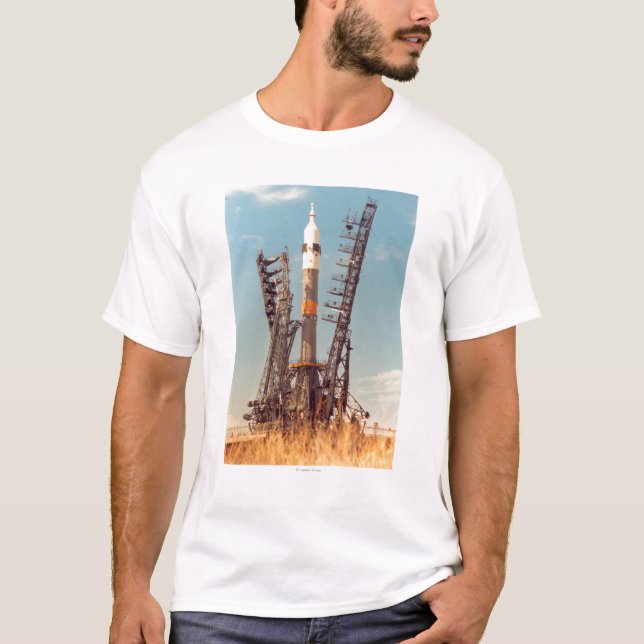 Installation von Soyuz Raumfahrzeug in Bajkonur T-Shirt (Vorderseite)