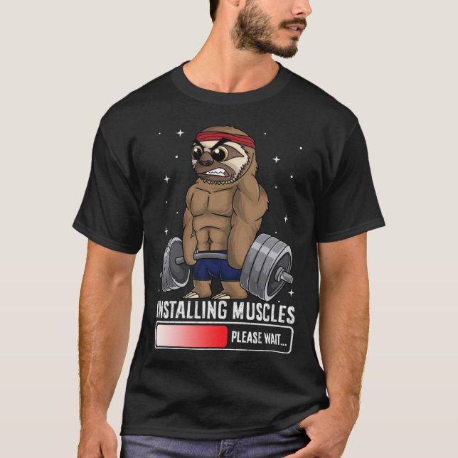 Installing Muscles Please Wait Sloth Gym  Workout T-Shirt (Vorderseite)