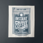 Instant-Kaffee-Pop-Kunstdarstellung Wandteppich<br><div class="desc">Ein Pop Kunstbeispiel eines Beutels Instantkaffee. Design für jeden,  der kein Kaffeesnob ist und nur eine einfache Tasse Sofortkaffee mit Gefriergetrockneten genießt für seine regelmäßige Koffeinfixierung.</div>