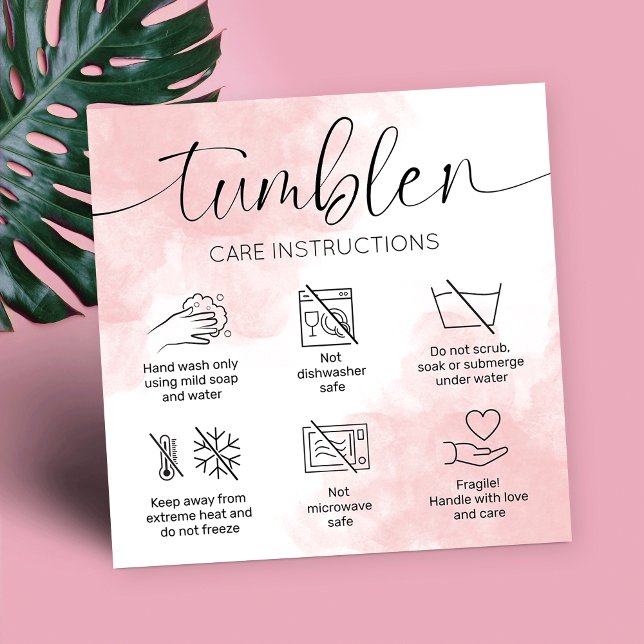 Instruktionen zur Tumbler-Pflege Feminine Pink Was Quadratische Visitenkarte (Tumbler washing and care instructions cards with icons and feminine pink watercolor background)