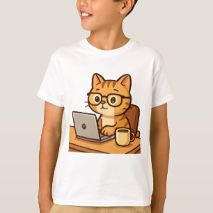 Intelligente Katze, die von zu Hause aus arbeitet  T-Shirt