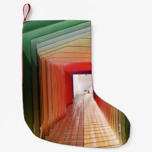 Interieur aus grün und rot gestrichenem Holz Kleiner Weihnachtsstrumpf