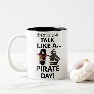 Internationale Gespräche wie ein Piratentag Zweifarbige Tasse