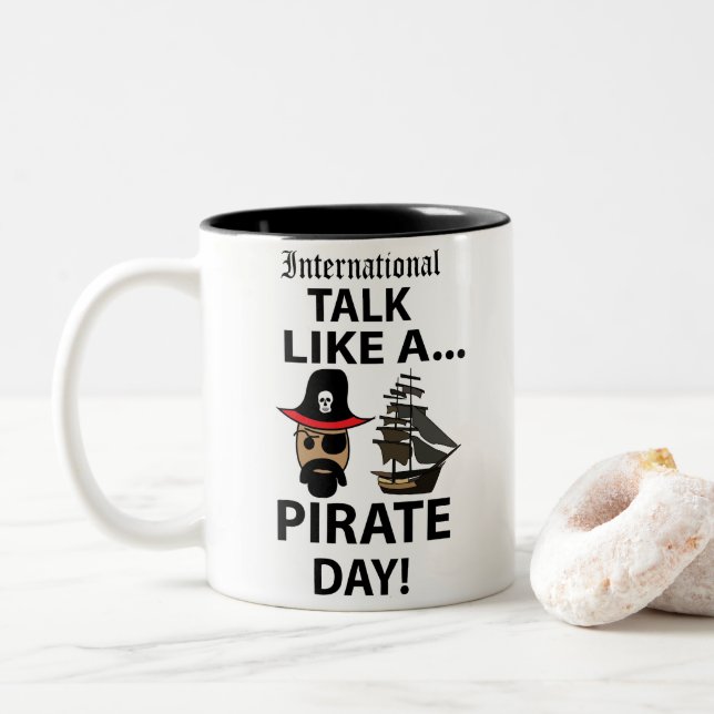Internationale Gespräche wie ein Piratentag Zweifarbige Tasse (Mit Donut)