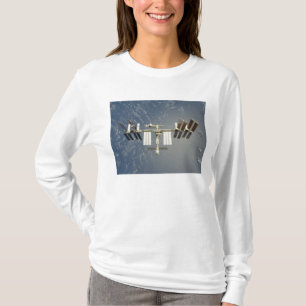 Internationale Weltraumstation backdropped T-Shirt