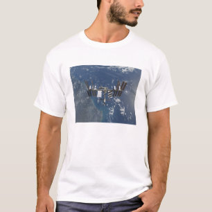 Internationale Weltraumstation in Bahn 3 T-Shirt