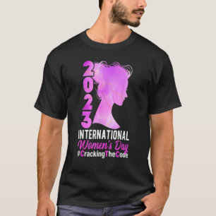 Internationaler Frauentag 2023: Kodex durchbrechen T-Shirt