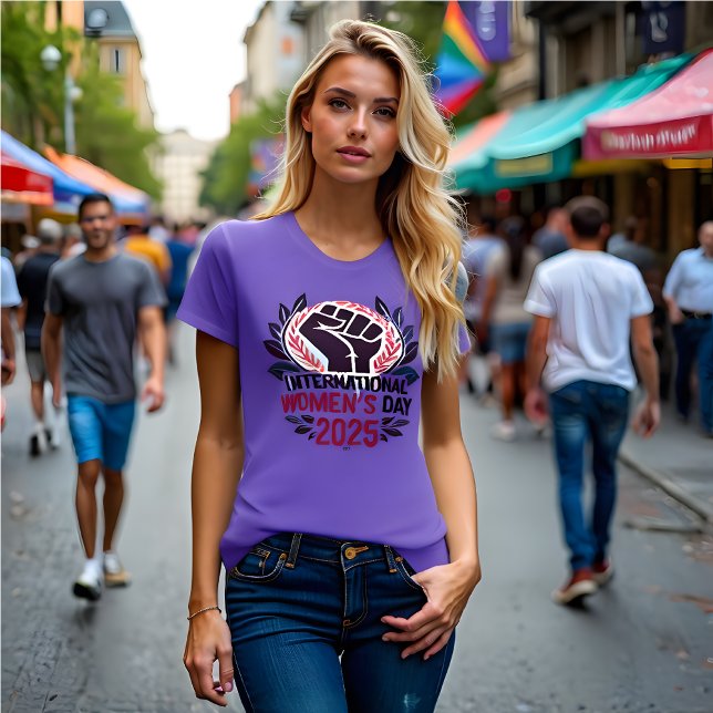 Internationaler Frauentag 2025: kühl, tapfer Lila T-Shirt (Internalional Women's Day March 8, 2025 T-Shirt. )