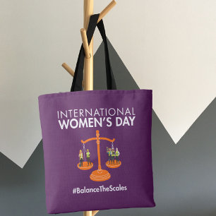 Internationaler Frauentag 2026 Die Waage ins Gleic