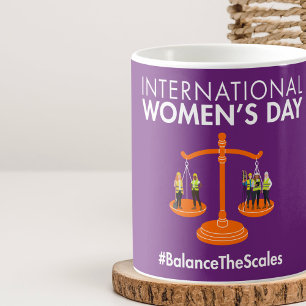 Internationaler Frauentag 2026 Die Waage ins Gleic Kaffeetasse