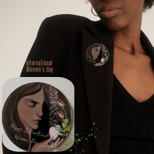 Internationaler Frauentag mit Herzknopf Button